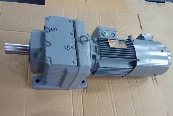 GR87-15.35-YVP-4KW-4P-M1-270&deg;減速機